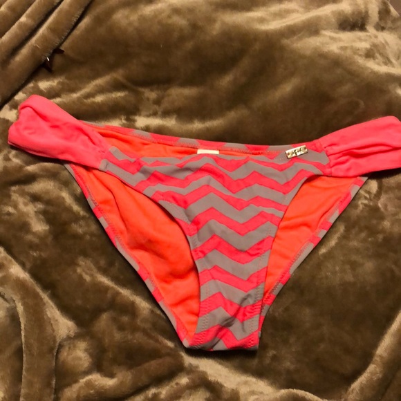 Like new bathing suit bottoms - Picture 4 of 5